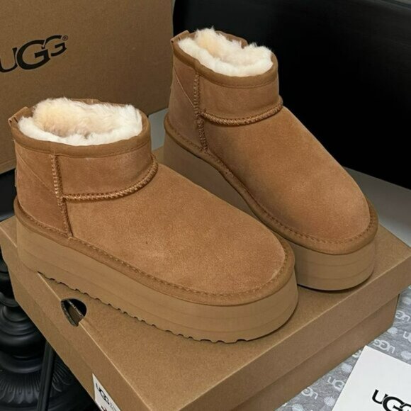 UGG Classic Ultra Mini Platform Boot - Picture 3 of 5